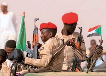 البرهان يعلن حالة الطوارئ في السودان ويحل مجلسي السيادة والوزراء.. إعتقالات لوزراء وقيادات بـ”قوى التغيير” طالت رئيس الحكومة وإنتشار أمني مكثف في الشوارع