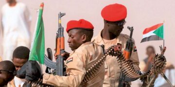 البرهان يعلن حالة الطوارئ في السودان ويحل مجلسي السيادة والوزراء.. إعتقالات لوزراء وقيادات بـ”قوى التغيير” طالت رئيس الحكومة وإنتشار أمني مكثف في الشوارع