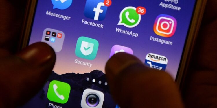 “فيسبوك” تصدر توضيحا يكشف سبب إنهيار نظامها العالمي للتواصل الاجتماعي