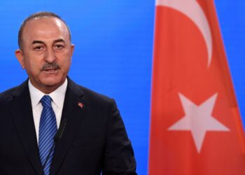 انقرة تتهم اليونان بالدفع بـ”ادعاءات بحرية متطرفة” وتحذر ان حادثة سفينة الأبحاث الفرنسية سيزيد التوترات وتهدد الاستقرار في شرق البحر المتوسط