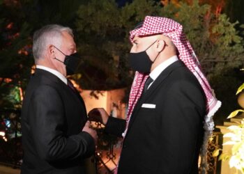 المطرب الاردني عمر العبداللات يغني بـ”مئوية الدولة” بحضور الملك وولي العهد