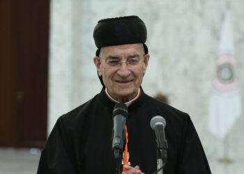 بطريرك الموارنة في لبنان يطالب بإنهاء التدخل في القضاء بعد وقف التحقيق في الانفجار