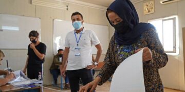 الكاظمي يعلن إتمام إجراء الانتخابات البرلمانية المبكرة في العراق في جو “نزيه وآمن”.. بعد دعوات بالمقاطعة