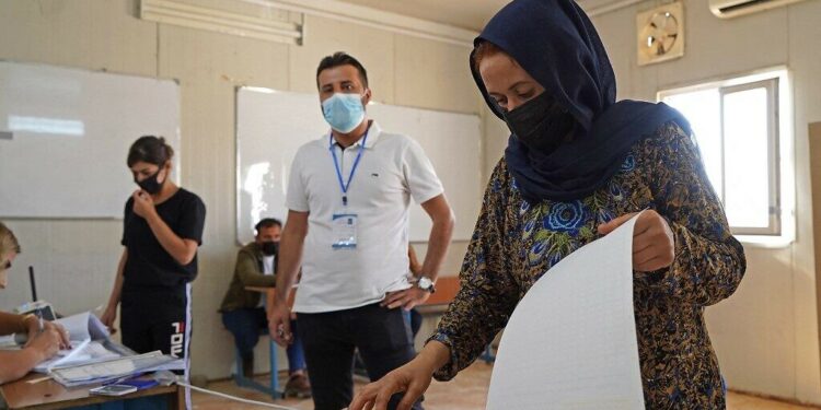 الكاظمي يعلن إتمام إجراء الانتخابات البرلمانية المبكرة في العراق في جو “نزيه وآمن”.. بعد دعوات بالمقاطعة