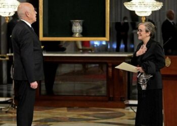 رئيس تونس يطلب من الحكومة الجديدة محاربة غلاء الأسعار والإحتكار