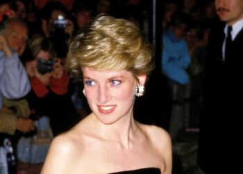 تكريم الأميرة الراحلة ديانا بوضع لوحة تاريخية على شقتها السابقة بلندن