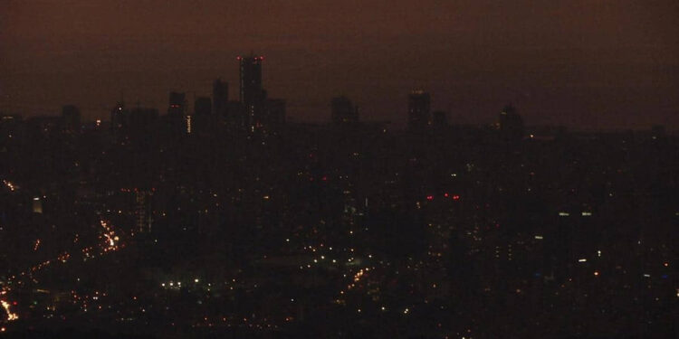 لبنان يعيش في ظلام دامس