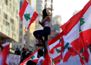 التايمز.. الأزمة في لبنان: الفقر يدفع البعض إلى بيع كلياتهم بسبب تفاقم الانهيار الاقتصادي !!!