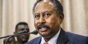 مكتب رئيس الوزاء السوداني: حمدوك بمنزله وإعتقال صديق الصادق المهدي.. وأمريكا على إتصال بدول الخليج بشأن الانقلاب في السودان