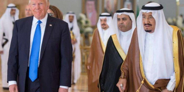 “نيويورك تايمز”: السعودية منحت هدايا مزيفة لترامب …!!!