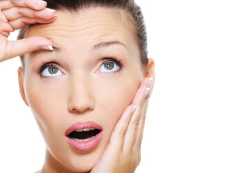 5 عادات للنوم تسرع من شيخوخة البشرة