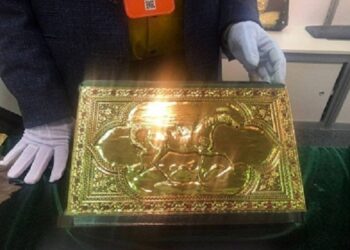 نسخة من القرآن الكريم بالذهب…أغلى مصحف بـ”الشارقة للكتاب” بـ”500 ألف يورو”