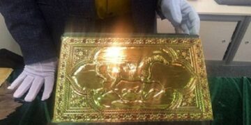 نسخة من القرآن الكريم بالذهب…أغلى مصحف بـ”الشارقة للكتاب” بـ”500 ألف يورو”