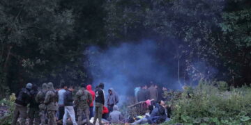 أزمة المهاجرين على حدود بيلاروس تتصاعد والاتحاد الأوروبي يرى “تقدما” بعروض الحلول والرئيس الأمريكي “قلق جدا”