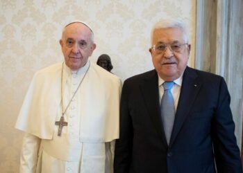 عباس وبابا الفاتيكان يؤكدان على ضرورة تطبيق حل الدولتين وإبعاد القدس عن الصراع