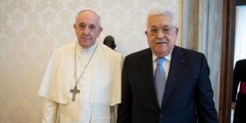 عباس وبابا الفاتيكان يؤكدان على ضرورة تطبيق حل الدولتين وإبعاد القدس عن الصراع