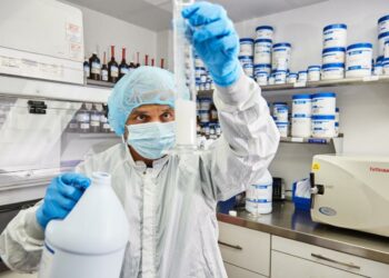 دراسة تظهر تراجع فعالية لقاحات كورونا مع مرور الوقت !!!