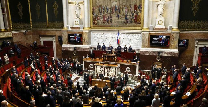 البرلمان الفرنسي يناقش مشروع قانون “ إعتذار” من الحركيين الجزائريين وعاشوا “مأساة” فيها بعد نهاية الحرب