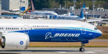 بوينج تقول إنها في محادثات متقدمة لبيع طائرات 777 إكس للشحن