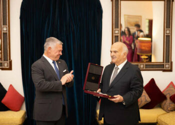 ملك الأردن قلد شخصيا عمه الأمير حسن بن طلال وسام” المئوية”