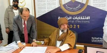 سيف الإسلام القذافي يُعلن رسميًّا ترشّحه لإنتخابات الرئاسة من سبها والمفوضية العليا للإنتخابات تقبل ترشحه بما أنه إستوفى كل الشروط والجنائية الدولية تؤكد: أمر القبض بحقه ما يزال ساريا.. والمدعي العسكري يطالب بوقف ترشحه