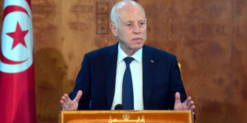 خلال لقائه بشباب عاطلين عن العمل.. الرئيس التونسي: لا يمكن تطهير البلاد إلا بعد تطهير مؤسسات الدولة ممن أرادوا إسقاطها والعبث بمقدراتها