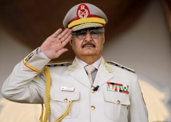 حفتر يعلن ترشحه رسميًا للانتخابات الرئاسية في ليبيا: “ليس طلبا للسلطة أو بحثا عن مكان بل لقيادة شعبنا نحو العزة والازدهار”