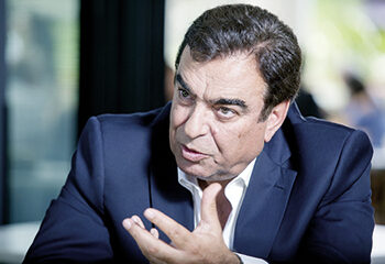 وزير الإعلام اللبناني: لا أتحدى رئيس الوزراء ولا السعودية والاجتماع مع بري لم يتطرق لموضوع الاستقالة.. ومبعوث أممي يقول ان مسؤولي الحكومة اللبنانية ليس لديهم شعور بضرورة التحرك العاجل