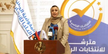 ليلى بن خليفة أول مرشحة للرئاسة تدعو الليبيات لدعمها بالإنتخابات