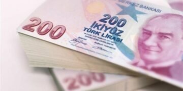الليرة التركية تهبط لمستوى قياسي جديد مع دفاع أردوغان عن خفض أسعار الفائدة