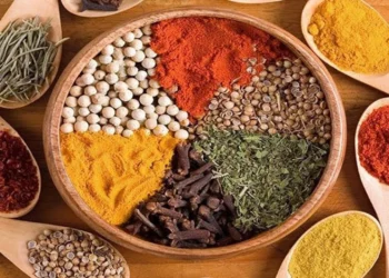 خبيرة بريطانية: 3 توابل تطيل العمر وفعالة في مكافحة أمراض السرطان والسكري والزهايمر