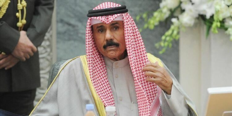 أمير الكويت يصدر عفوا وتخفيف أحكام على 35 شخصا بعد عفو سابق عن معارضين