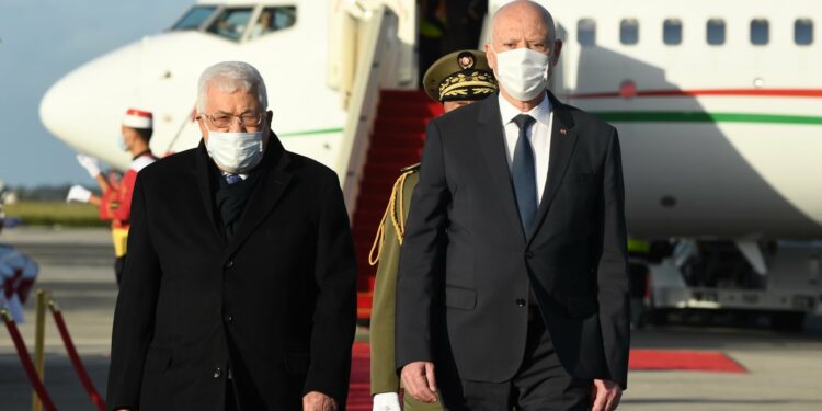 قيس سعيد ومحمود عباس يحثان على إنهاء حالة الإنقسام بين الفلسطينيين