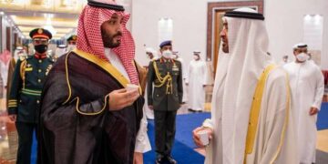 ولي العهد السعودي يصل إلى دولة الإمارات في المحطة الثانية من جولته الخليجية بعد زيارة سلطنة عمان