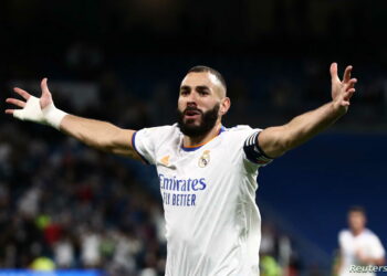 كريم بنزيما يضيع فرصة العمر في نيل جائزة الكرة الذهبية 2021