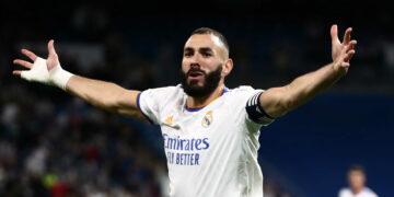 كريم بنزيما يضيع فرصة العمر في نيل جائزة الكرة الذهبية 2021