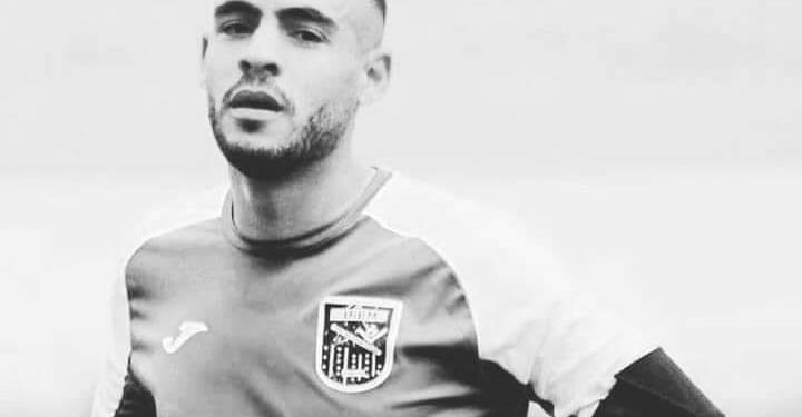 توفي لاعب كرة القدم الجزائري، سفيان لوكار، قائد فريق مولودية “سعيدة” المحلي، يوم السبت، إثر إصابته بأزمة قلبية في ملعب مباراة فريقه ضد جمعية وهران