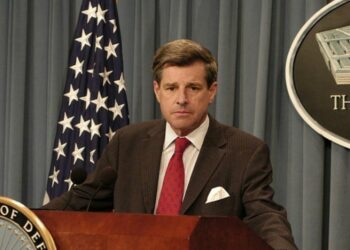 بول بريمر يكشف لأول مرة عن تفاصيل ليلة أسر الرئيس العراقي الراحل صدام حسين ويقول: أعدموه بطريقة شنيعة.. وصوروه بالهواتف المحمولة !!!!