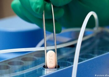 الولايات المتحدة تقر أول دواء مضاد لكورونا عن طريق الفم