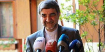 سفير إيران ببيروت: قريبا لن يبقى جندي أمريكي بالعراق أو سوريا.. وواشنطن تتحمل مسؤولية دولية تجاه إغتيال سليماني