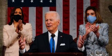 بعد مرور عام على هجوم مبنى الكابيتول.. بايدن يقول “شبكة أكاذيب” ترامب تشكل تهديدا مستمرا للديمقراطية الأمريكية