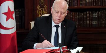 تونس تبدأ الفترة التجريبية لاستطلاع شعبي إلكتروني دعا إليه الرئيس لجمع آراء المواطنين حول الشأن السياسي والإجتماعي والإقتصادي