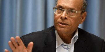 الرئيس التونسي الأسبق يدعو إلى “عصيان مدني لإسقاط سعيد” قبل 25 يوليو للتخلص من إنقسام الشعب وإنتهاكات حقوق الإنسان