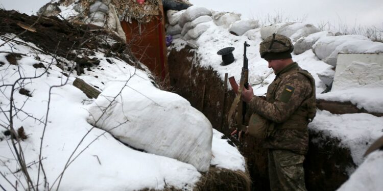 أوكرانيا تتعهد “مواصلة تفكيك” الجماعات الموالية لروسيا بعد الإتهامات البريطانية لموسكو