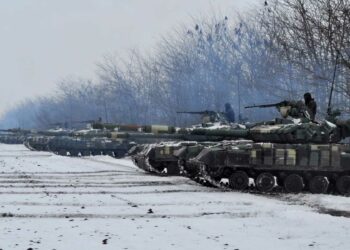 إحتدام المعارك الدامية في أوكرانيا لصد الغزو الروسي على ثلاثة محاور.. قصف عنيف وإنفجارات بكل مكان وأعداد القتلى ترتفع.. روسيا تُصر على خطوتها