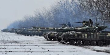 إحتدام المعارك الدامية في أوكرانيا لصد الغزو الروسي على ثلاثة محاور.. قصف عنيف وإنفجارات بكل مكان وأعداد القتلى ترتفع.. روسيا تُصر على خطوتها