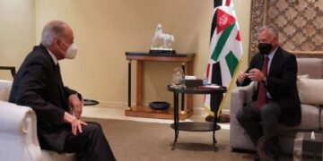 العاهل الأردني يبحث مع أبو الغيط التطورات على الساحتين العربية والإقليمية وأمين عام الجامعة العربية يعلن عقد إجتماع للنظر في عودة سوريا لها￼￼