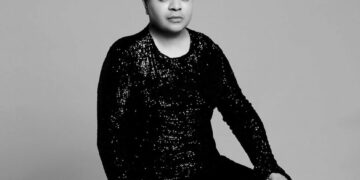 مصمم الأزياء الفرنسي العالمي نبيل يونس يطلق مجموعته الجديدة “الجريئة” لربيع وصيف 2022 ￼