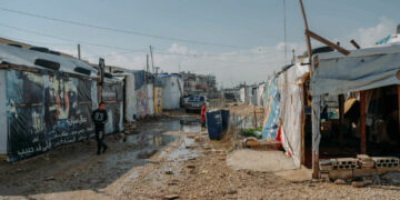 زعيم الدولة الإسلامية وأسرته عاشوا في مكان ناء مكتظ بالنازحين في سوريا  ولم يلحظهم أحد بسبب عزلتهم￼￼