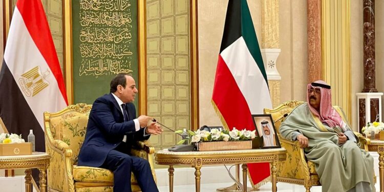 خلال زيارته للكويت.. السيسي يؤكد حرص مصر على إستقرار وأمن الكويت والدول الخليجية في مواجهة التحديات الداخلية والإقليمية